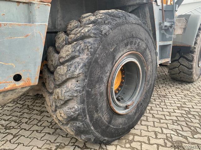 Kolový nakladač Liebherr L576