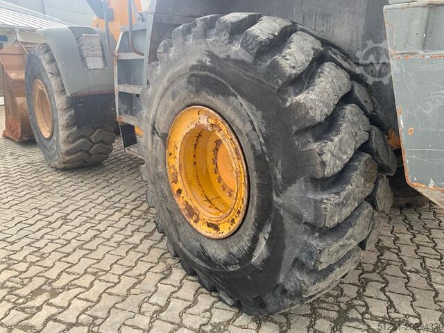 Kolový nakladač Liebherr L576
