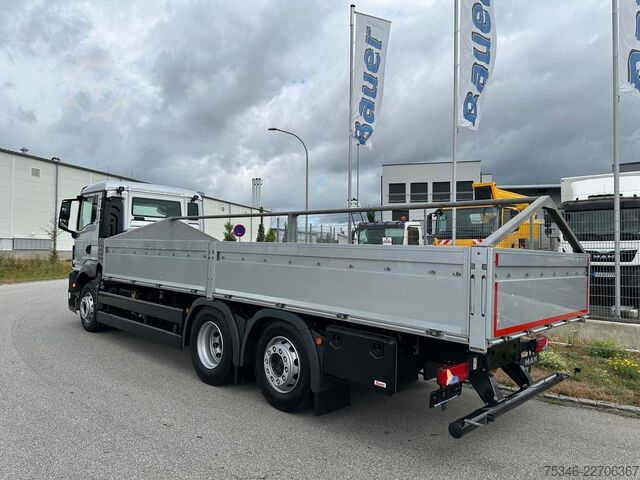 Camión plataforma con toldo MAN TGS 26.360 LL/Pritsche 7,10 m/Lenkachse/ 108 tkm