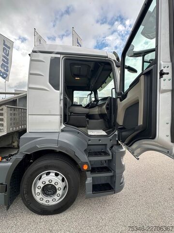 Camión plataforma con toldo MAN TGS 26.360 LL/Pritsche 7,10 m/Lenkachse/ 108 tkm