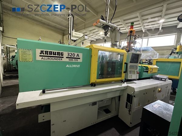 Injection molding machine Arburg 320A 500-170 mit dem Angußpicker
