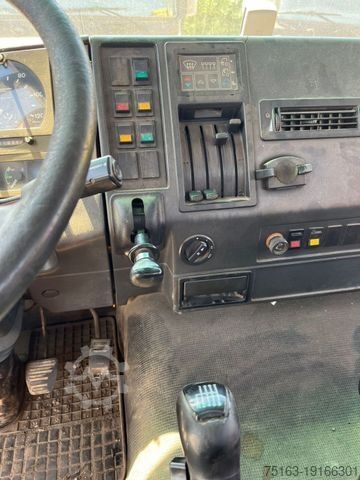 Abrollkipper MAN F2000 27.342 6x4 Abrollkipper mit Kran