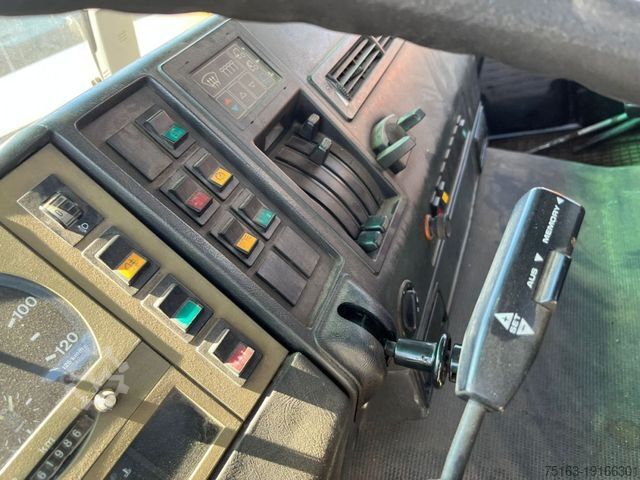 Abrollkipper MAN F2000 27.342 6x4 Abrollkipper mit Kran