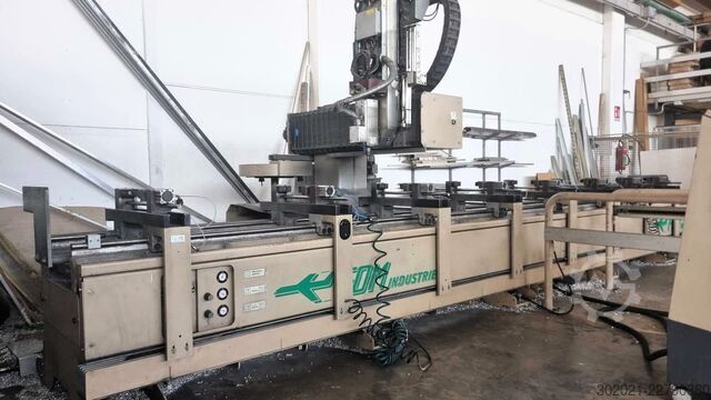Centro di lavoro CNC a 4 assi Fom Industrie Flen