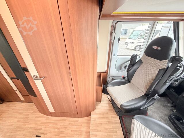 Integreret autocamper LMC Explorer Comfort I 655 G Rundsitzgruppe
