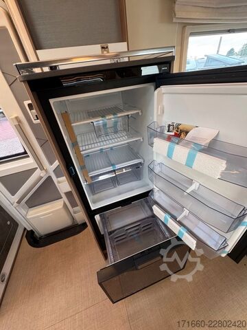 Halvintegreret autocamper BÜRSTNER Lyseo TD 644 G Tageszulassung