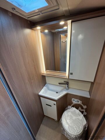 Halvintegreret autocamper BÜRSTNER Lyseo TD 644 G Tageszulassung