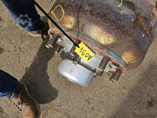 Axel SAF RS 9042 TRAILER AXLE DRUM SINGLE TIRE.