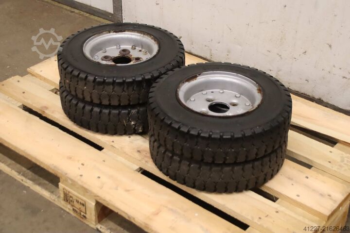 Neumáticos macizos de goma, 4 unidades Continental Mefro CSE-Robust 4.00-8  SC 10  RIM 3.00D