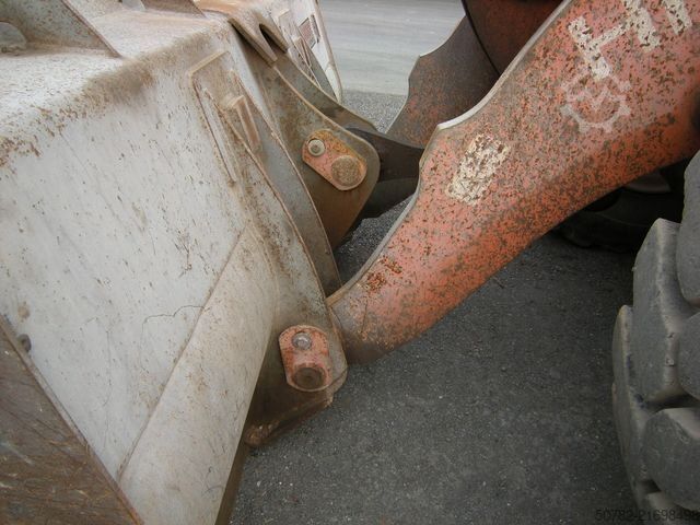 Încărcător pe roți HITACHI Radlader HITACHI ZW200