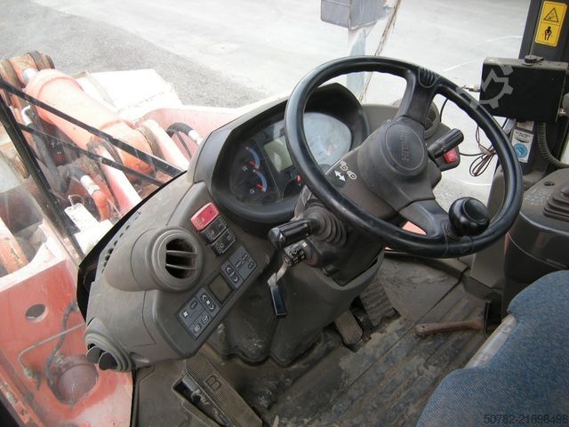 Încărcător pe roți HITACHI Radlader HITACHI ZW200