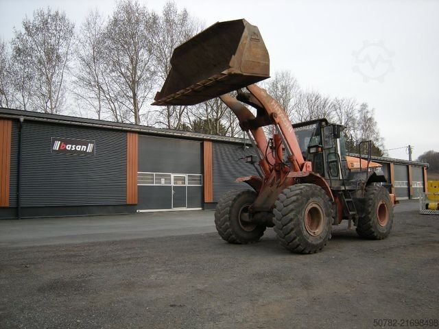 Încărcător pe roți HITACHI Radlader HITACHI ZW200