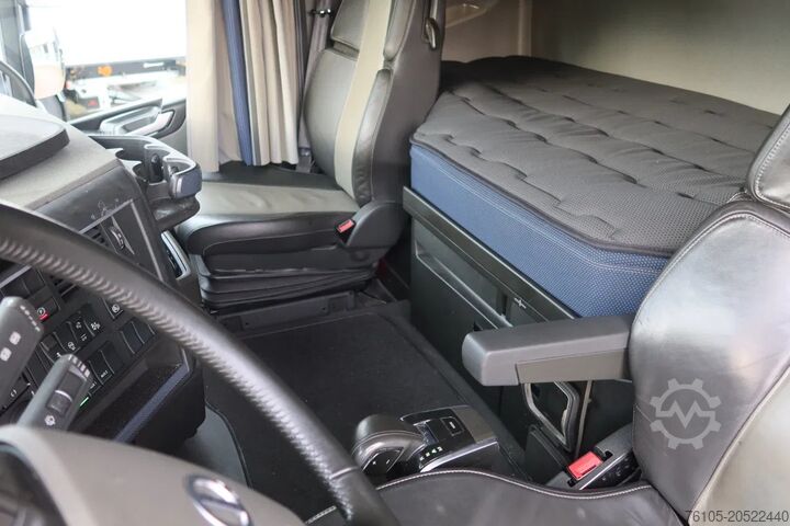 Standard tractor Volvo FH FH 500 Globetrotter Full Air suspension. 2 P...