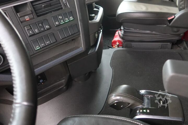 Standard tractor Volvo FH FH 500 Globetrotter Full Air suspension. 2 P...