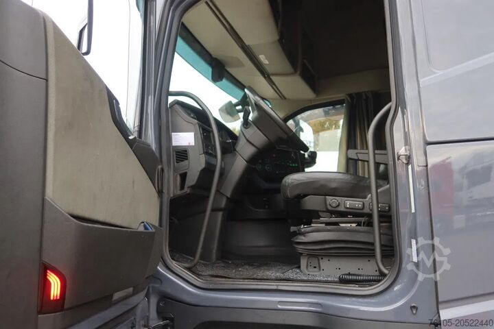Standard tractor Volvo FH FH 500 Globetrotter Full Air suspension. 2 P...