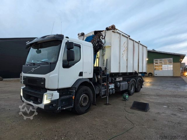 Abrollkipper VOLVO FE 320 6x2/4 Abroller mit Cont. + Kran HMF 1820