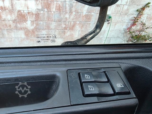 Abrollkipper VOLVO FE 320 6x2/4 Abroller mit Cont. + Kran HMF 1820