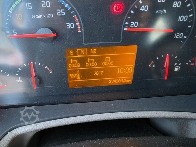 Abrollkipper VOLVO FE 320 6x2/4 Abroller mit Cont. + Kran HMF 1820