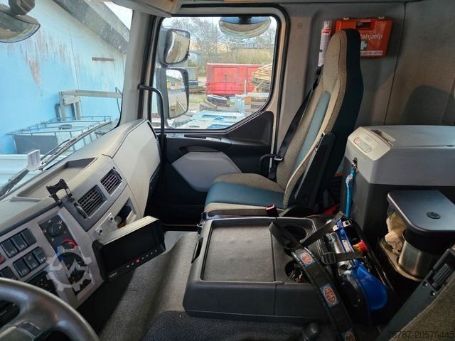 Abrollkipper VOLVO FE 320 6x2/4 Abroller mit Cont. + Kran HMF 1820