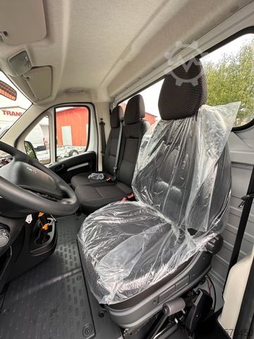 Dodávka na přepravu automobilů PEUGEOT Boxer Schiebeplateau 435 165Ps Blue HDi Euro6