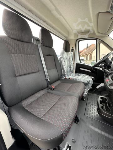 Dodávka na přepravu automobilů PEUGEOT Boxer Schiebeplateau 435 165Ps Blue HDi Euro6