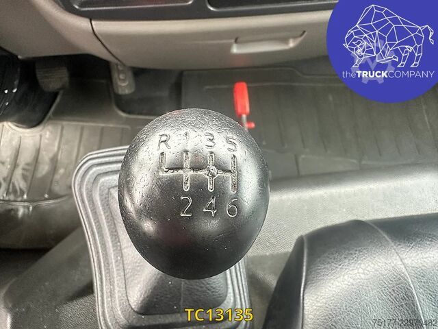 Plataforma elevatória Renault Maxity 140