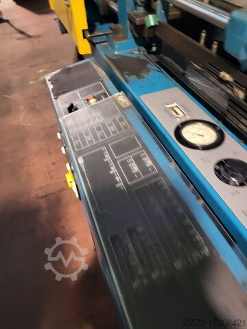 Mașină de turnat prin injecție BOY