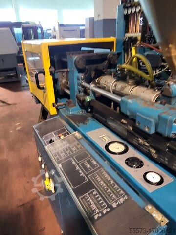 Mașină de turnat prin injecție BOY