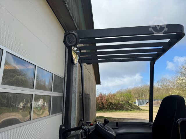 Vrachtwagen met laag hefvermogen BT LRE300 4 ton capacity.