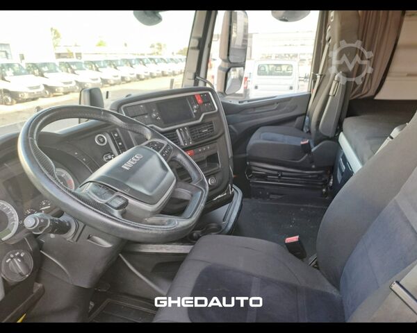 Standaard trekker IVECO TRATTORE IVECO S-WAY 460 LNG METANO