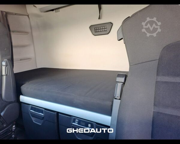 Standaard trekker IVECO TRATTORE IVECO S-WAY 460 LNG METANO