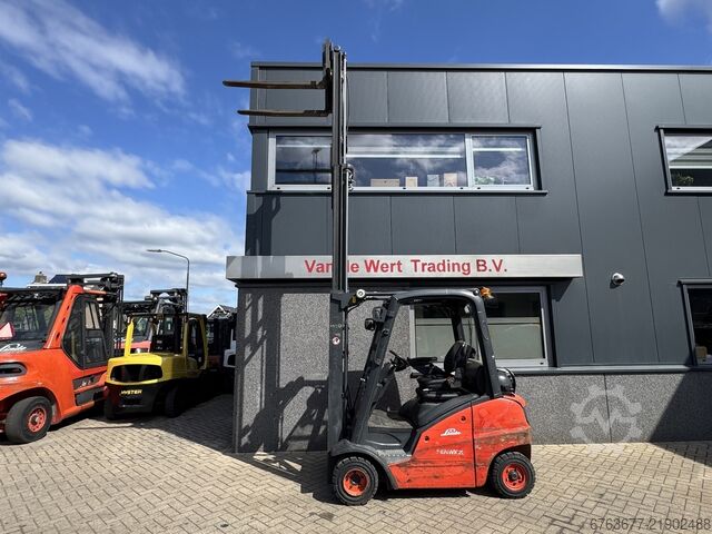 Linde H20T-01 Triplex 460 sollevamento libero / traslatore laterale LPG 2012 LINDE H20T-01 Triplo 460 Freelift / Sideshift LPG 2012