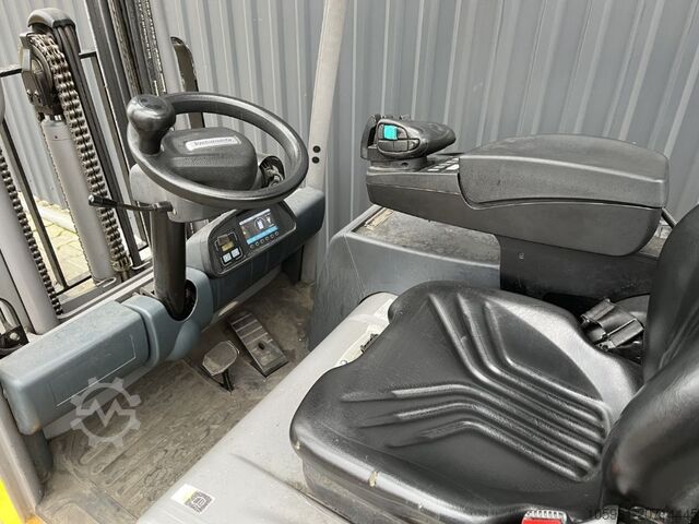 Elektrikli 3 tekerlekli forklift Jungheinrich EFG215