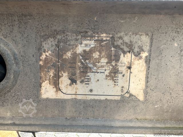 Dreiseitenkipper Anhänger SCHMITZ CARGOBULL Gotha ZKD 18 Tandem Kipper Anhänger 2 Achse