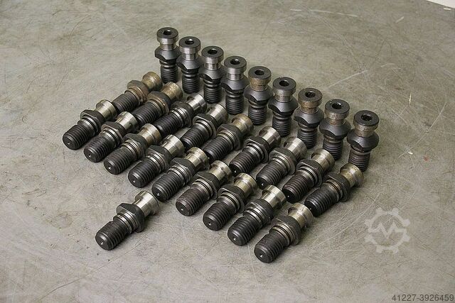 CNC izvlači pastuve 28 komada unbekannt DIN 69872 Form B M24