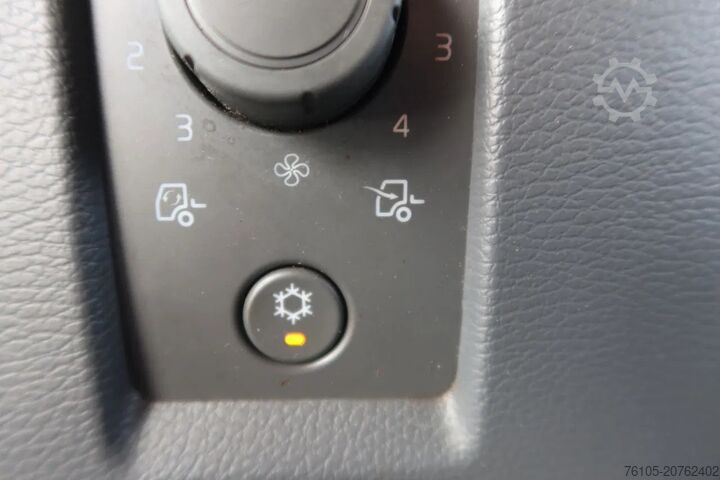 Box body Volvo FL Bak + Dhollandia klep 2000 Kg