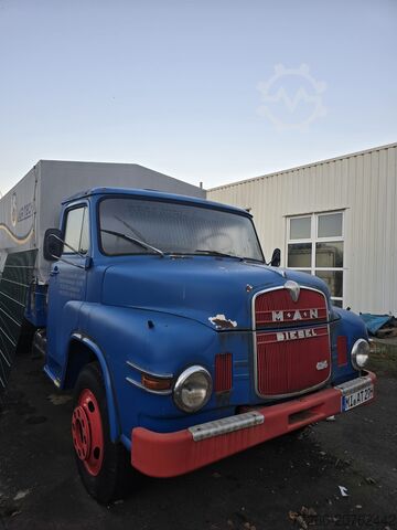 Zabytkowa ciężarówka MAN Diesel 626 H