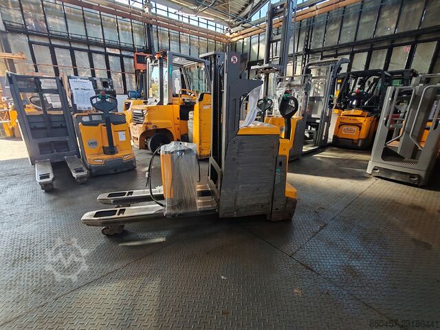 Hochhubwagen Jungheinrich EJD 222 Li-Ion / 2021y/ 4947mh