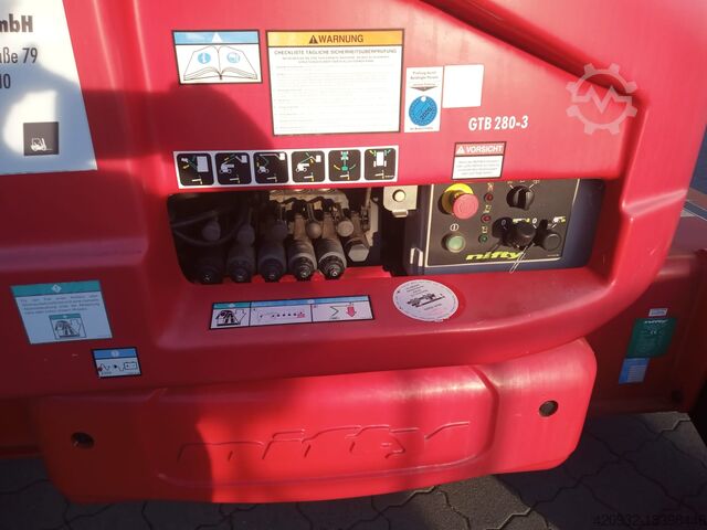 Selbstfahrende Arbeitsbühne Niftylift HR28 Hybid, nur 1200 Std.