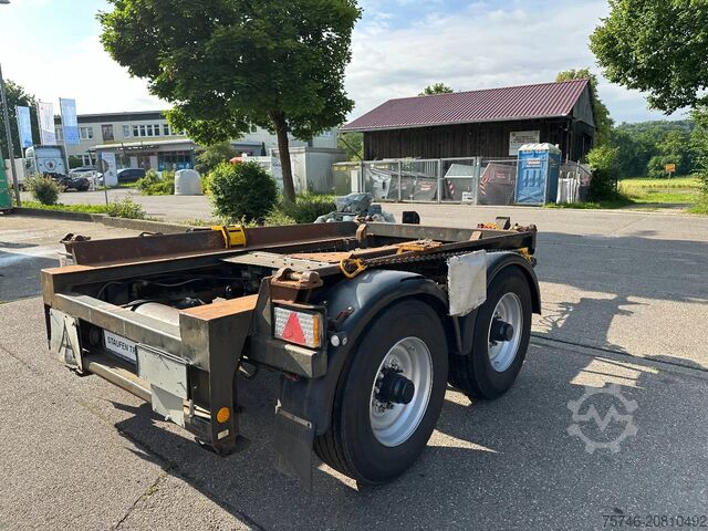 Huffermann HTM 13 *Remolque portacontenedores tándem de 2 ejes, 13 toneladas* Huffermann HTM 13  *2-Achs Tandem Absetzanhänger, 13to*