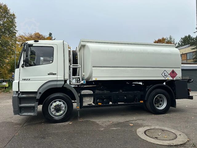 Camião-cisterna Mercedes-Benz Axor 1823 LA *Tankwagen für Heizöl/Diesel, 2 Ka...
