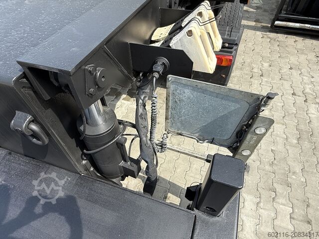 Low-bed semi-trailer for transporting construction machinery FAYMONVILLE FAYMONVILLE STZ-6WAU – 6 AXLES – 92.2GVW