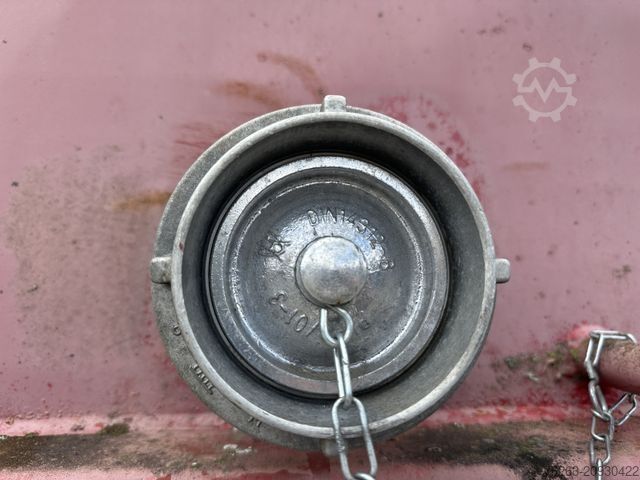 Haakarm vrachtwagen MERCEDES-BENZ Wassercontainer / Mulde 30 cbm Silo für Abrollk