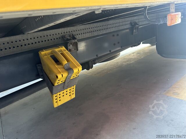 Vrachtwagen met bakwagen RENAULT MIDLUM 16.280