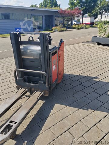 Paletové zakladače Linde L12 LHP SP