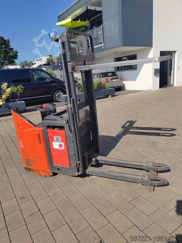 Paletové zakladače Linde L12 LHP SP