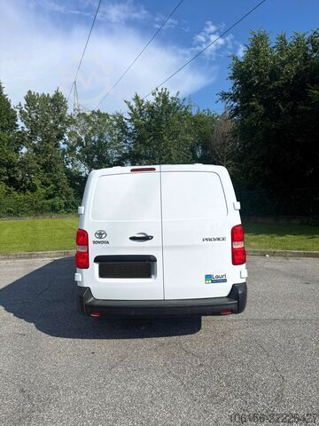 MINIVAN ISOLADO COM GRUPO FRIGORÍFICO TOYOTA PROACE LONG 2.0 DIESEL