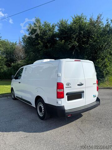 MINIVAN ISOLADO COM GRUPO FRIGORÍFICO TOYOTA PROACE LONG 2.0 DIESEL