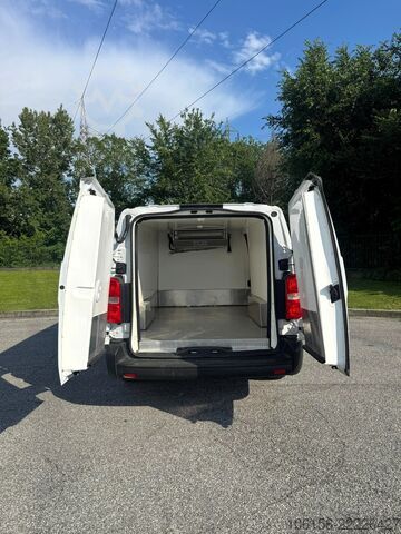 MINIVAN ISOLADO COM GRUPO FRIGORÍFICO TOYOTA PROACE LONG 2.0 DIESEL