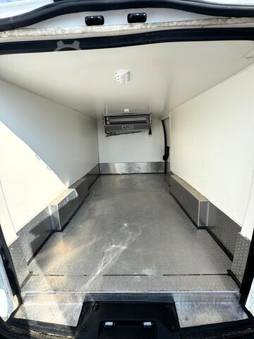 MINIVAN ISOLADO COM GRUPO FRIGORÍFICO TOYOTA PROACE LONG 2.0 DIESEL